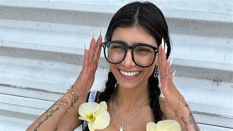 mia khalifa ultimo porno|Mia Khalifa Porno Videos 